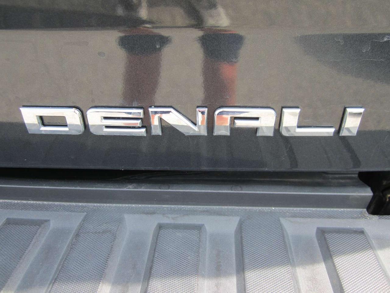 2018 GMC Sierra 1500 Denali 5.3L NO ACCIDENTS! 1 PRICE ONLY! NO FEES! Photo