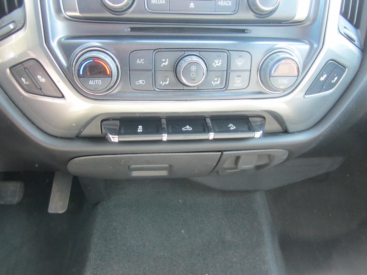 2018 Chevrolet Silverado 1500 4WD Crew 153.0 2LT ONE OWNER NO ACCIDENTS Photo