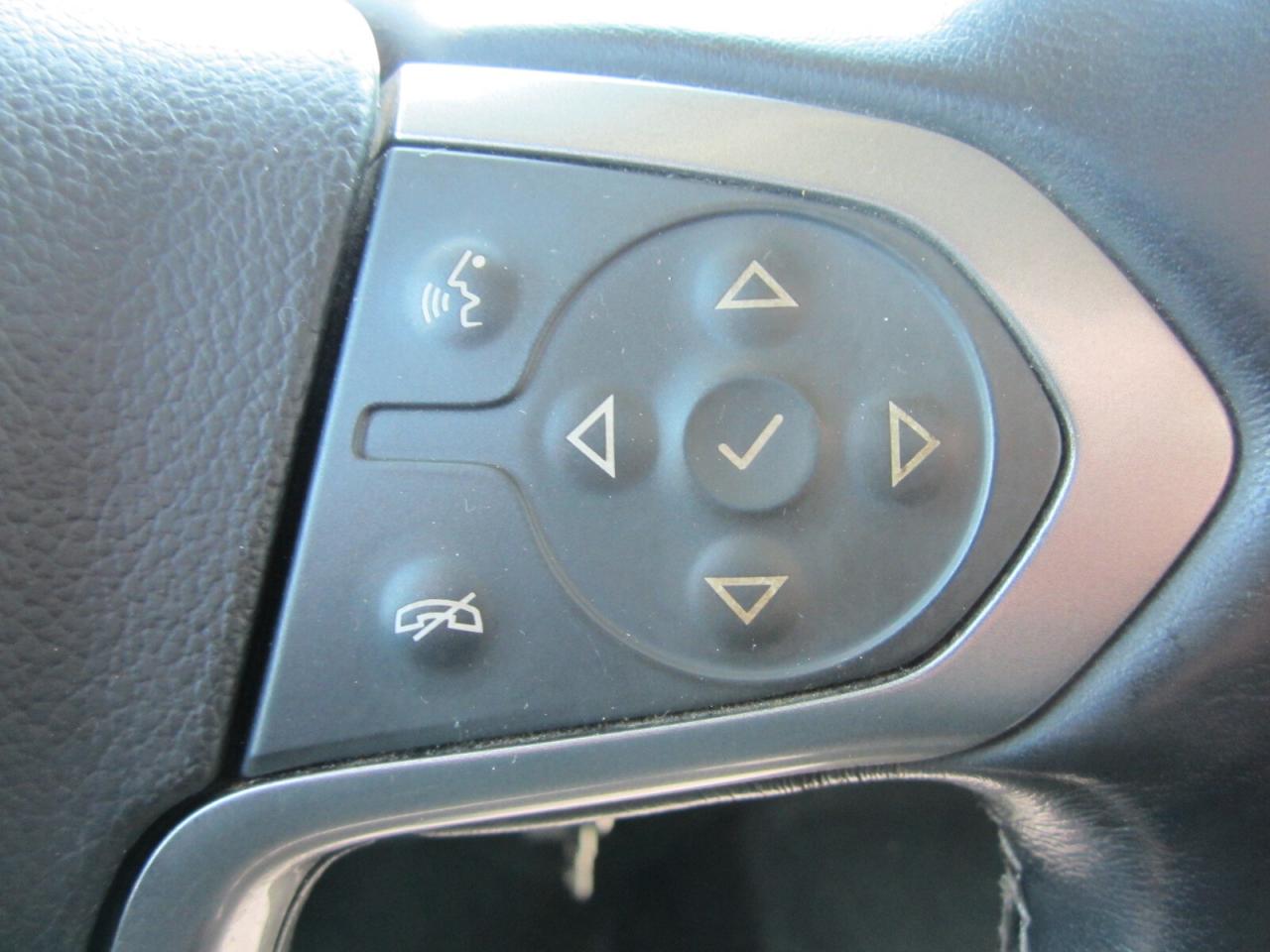 2018 Chevrolet Silverado 1500 4WD Crew 153.0 2LT ONE OWNER NO ACCIDENTS Photo