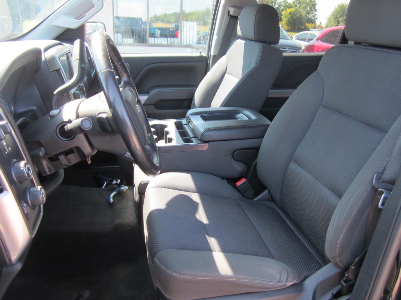 2018 Chevrolet Silverado 1500 4WD Crew 153.0 2LT ONE OWNER NO ACCIDENTS Photo