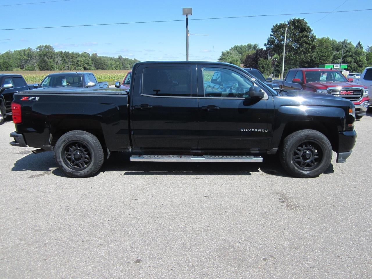 2018 Chevrolet Silverado 1500 4WD Crew 153.0 2LT ONE OWNER NO ACCIDENTS Photo