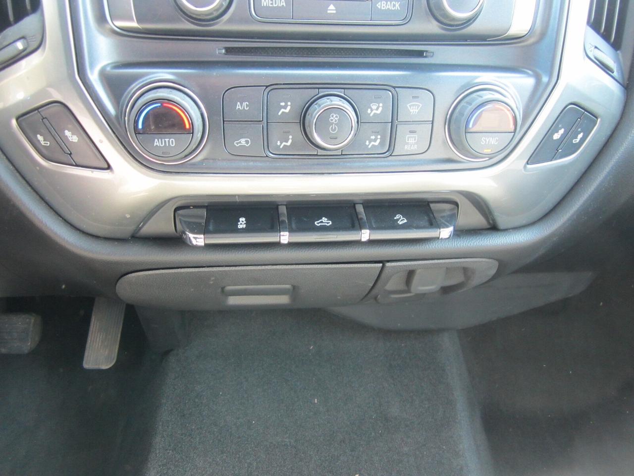 2018 Chevrolet Silverado 1500 4WD Crew 153.0 2LT ONE OWNER NO ACCIDENTS Photo