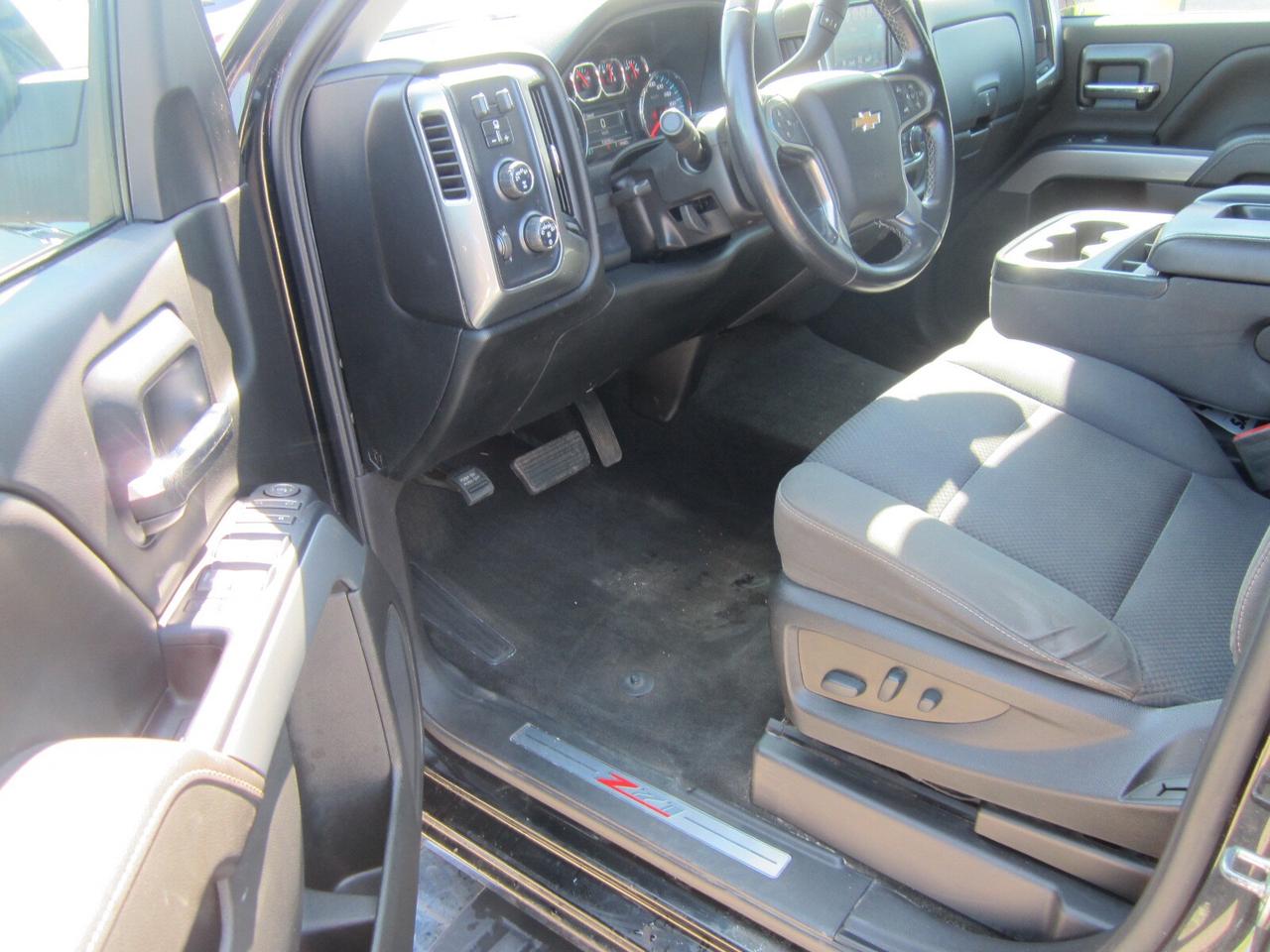 2018 Chevrolet Silverado 1500 4WD Crew 153.0 2LT ONE OWNER NO ACCIDENTS Photo