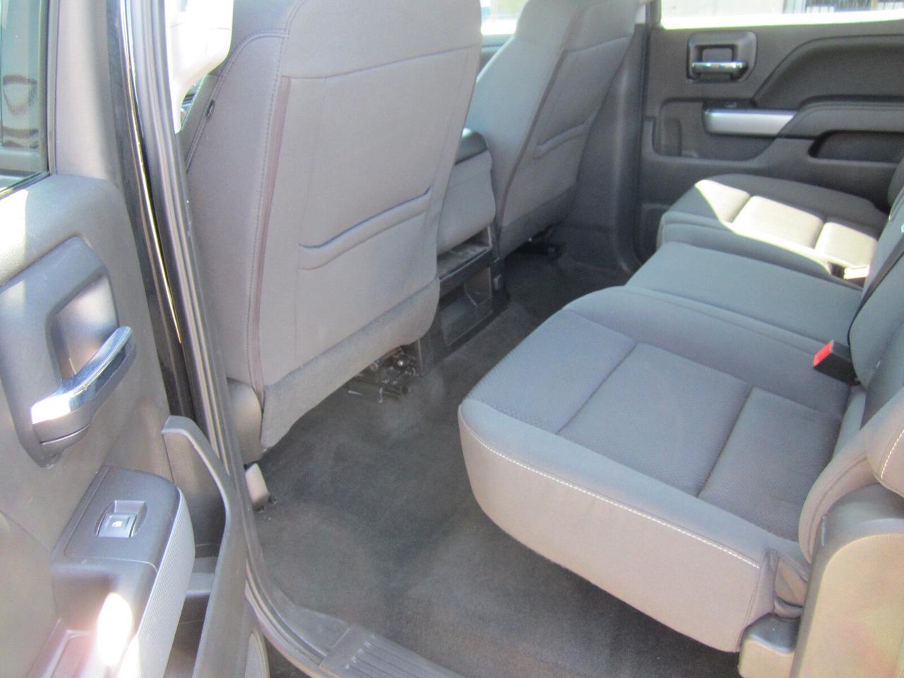 2018 Chevrolet Silverado 1500 4WD Crew 153.0 2LT ONE OWNER NO ACCIDENTS Photo