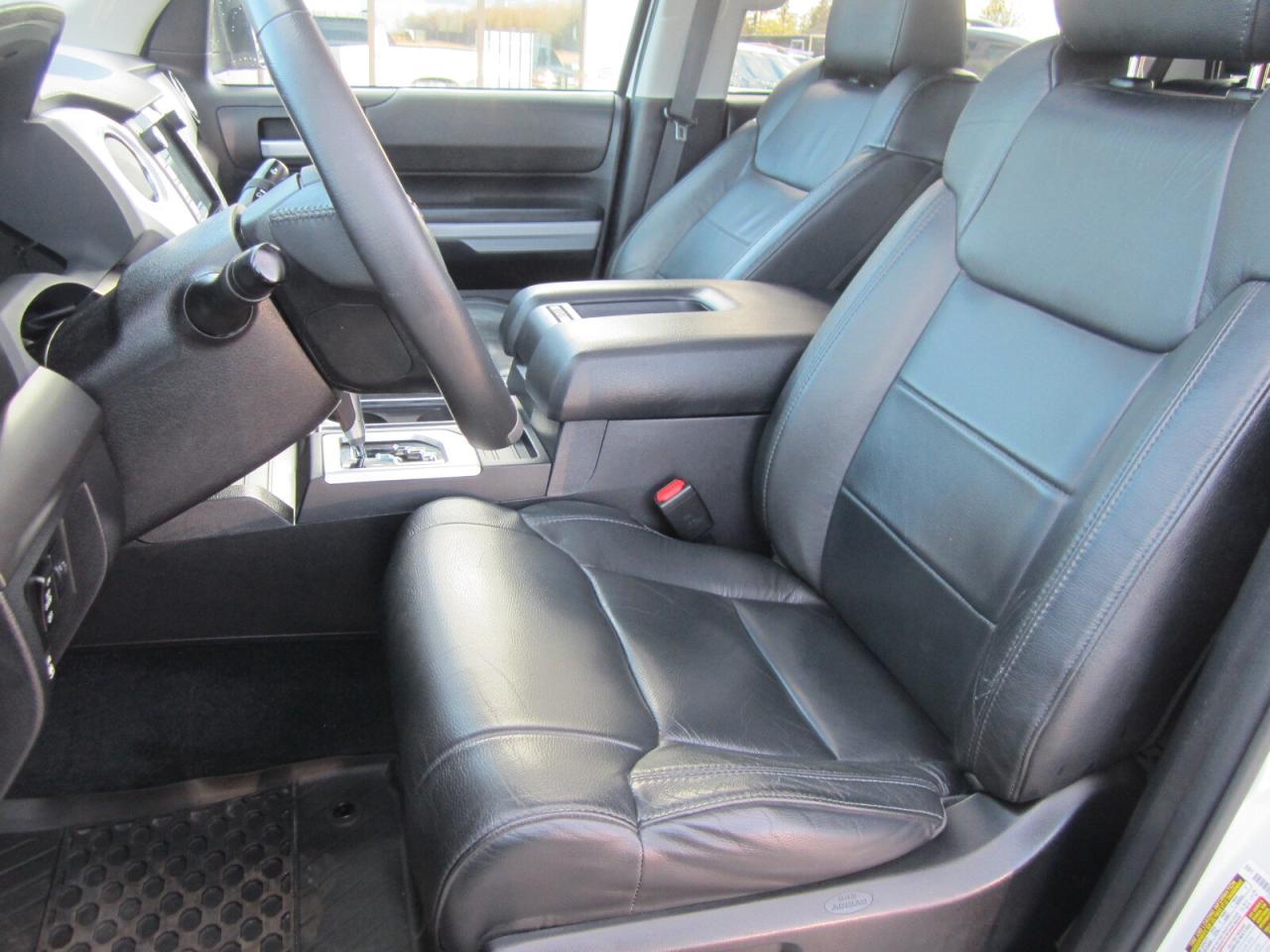 2020 Toyota Tundra TRD SPORT LEATHER NAV SUNROOF 1 OWNER NO ACCIDENTS Photo