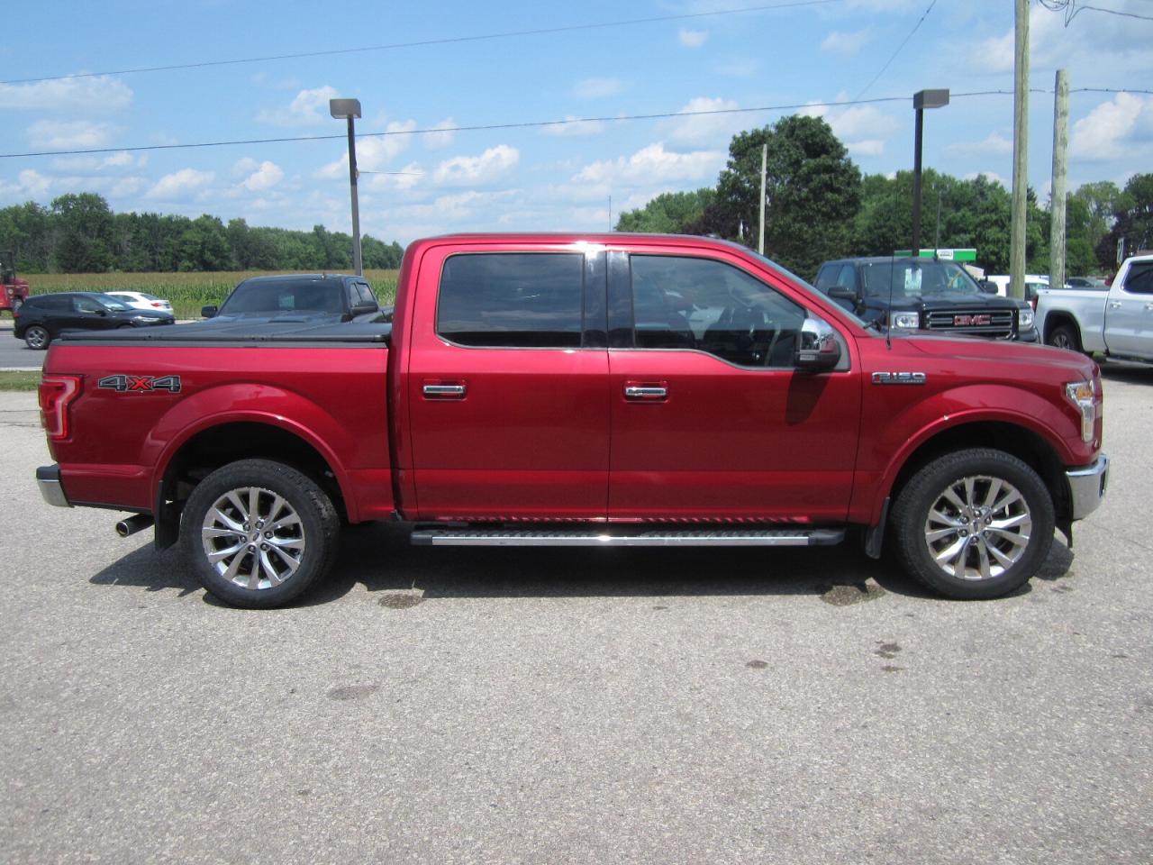 2017 Ford F-150 4WD Crew 5.0L Lariat One Owner No Accidents Photo4