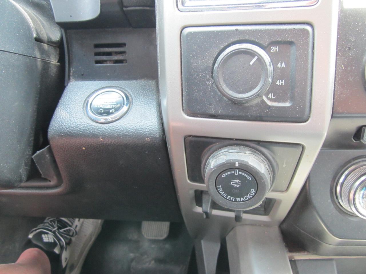 2017 Ford F-150 4WD Crew 5.0L Lariat One Owner No Accidents Photo