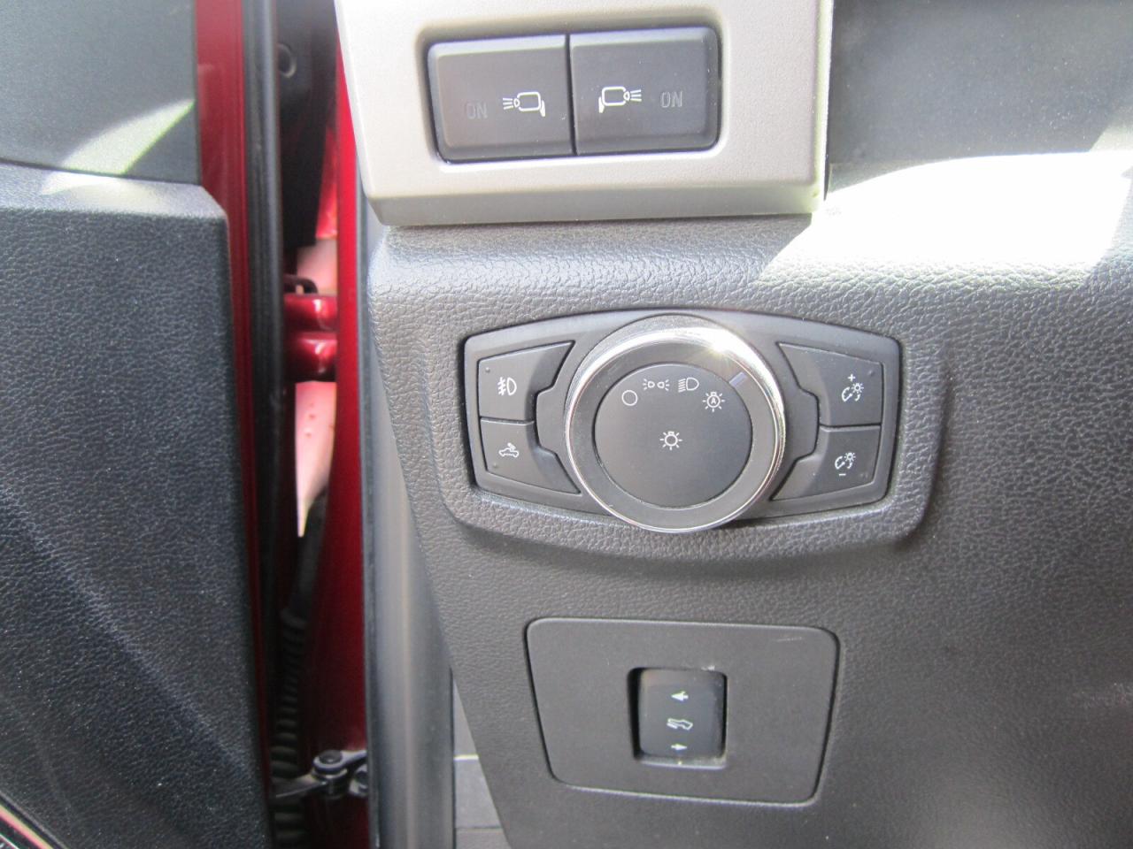 2017 Ford F-150 4WD Crew 5.0L Lariat One Owner No Accidents Photo