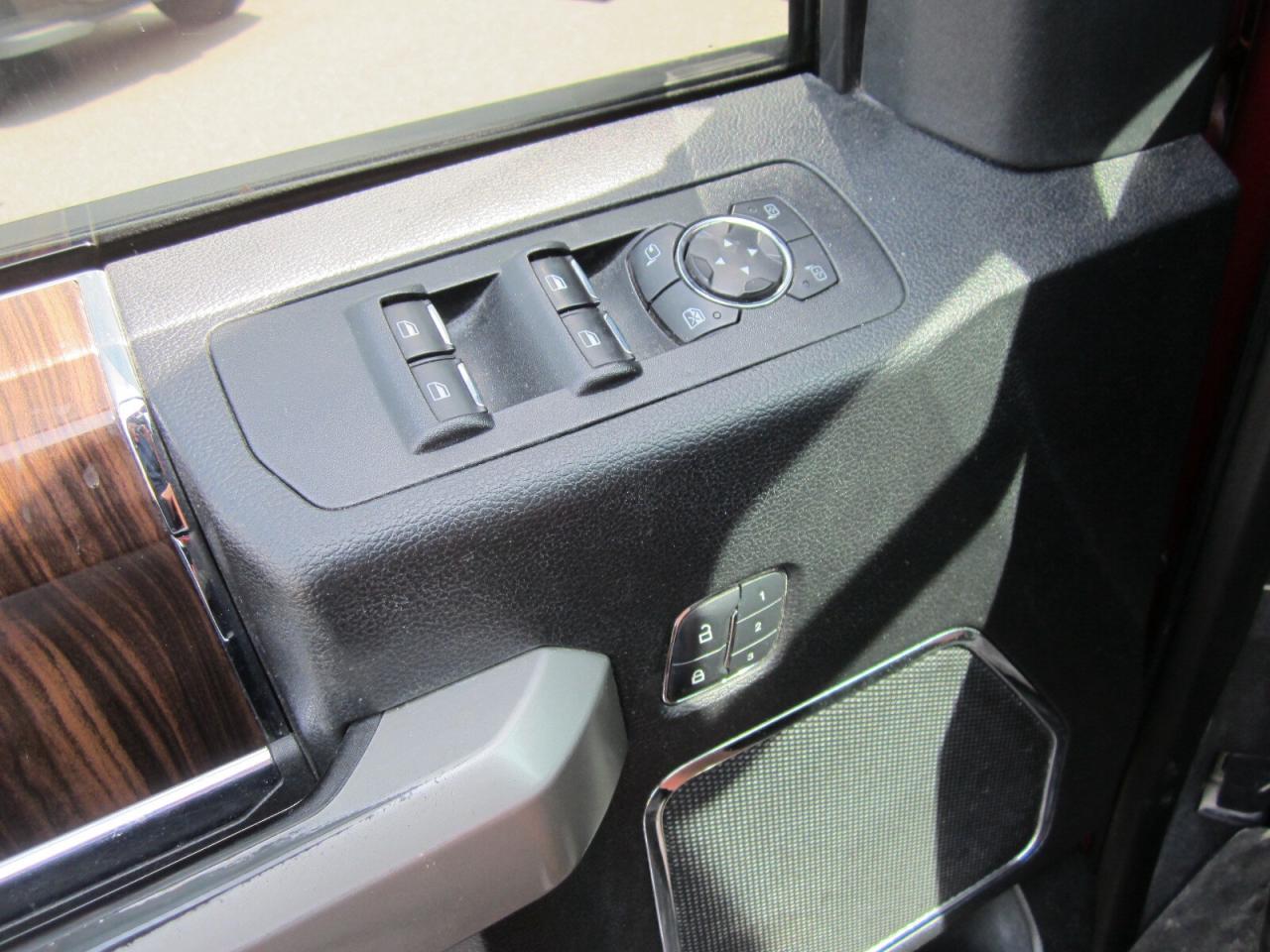 2017 Ford F-150 4WD Crew 5.0L Lariat One Owner No Accidents Photo