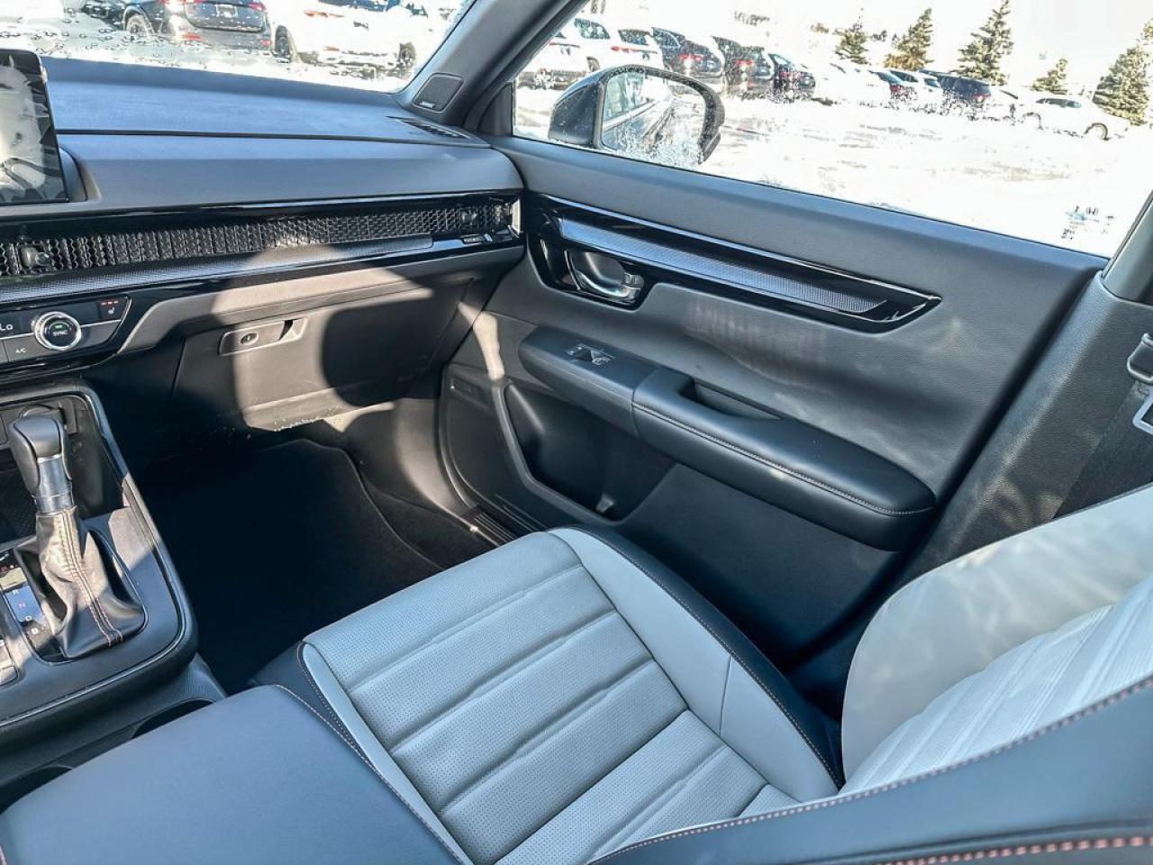 2025 Honda CR-V Hybrid Touring Photo