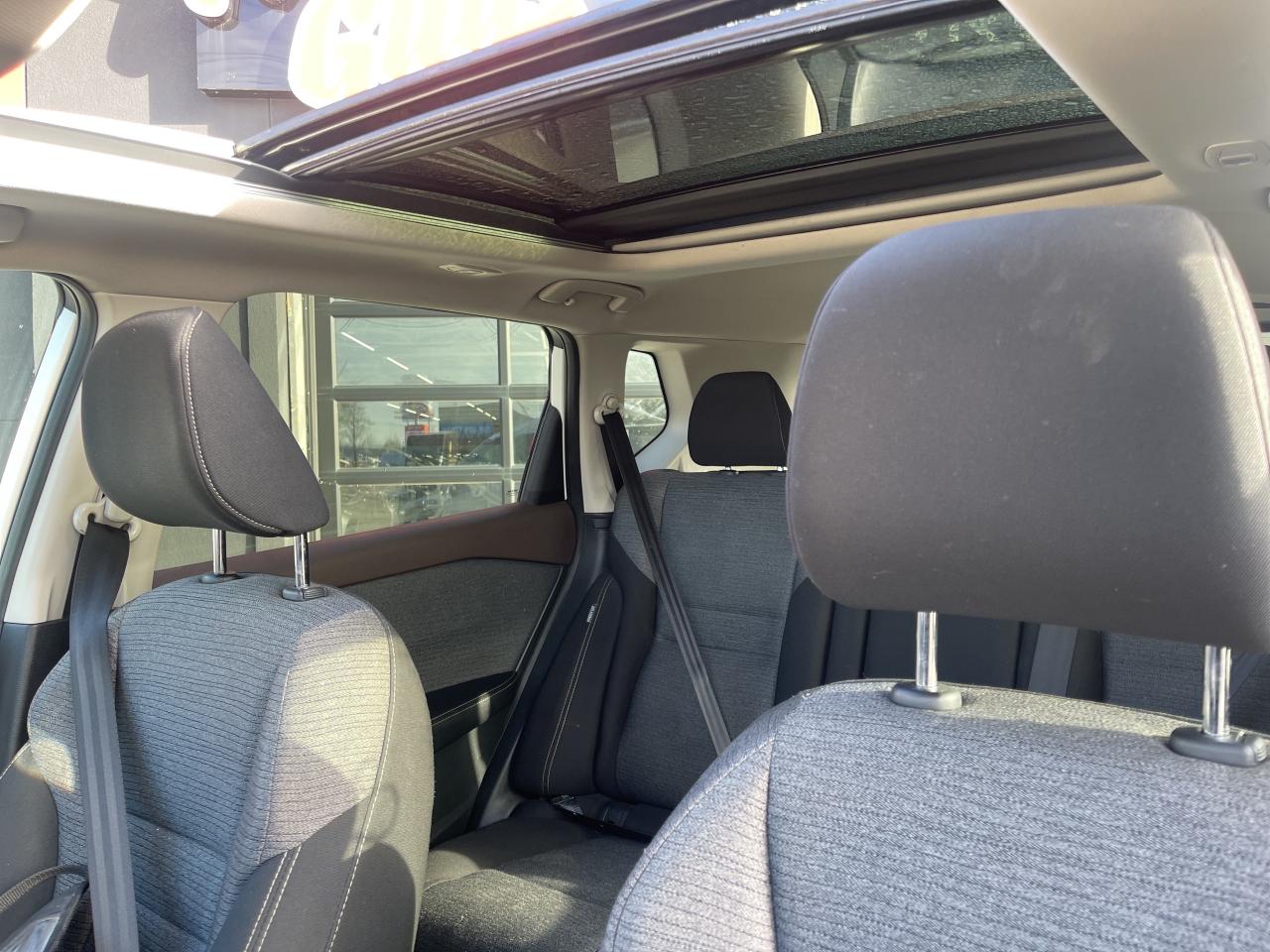 2021 Nissan Rogue FWD SV Back Up Camera Sunroof Heated Front Seats Photo