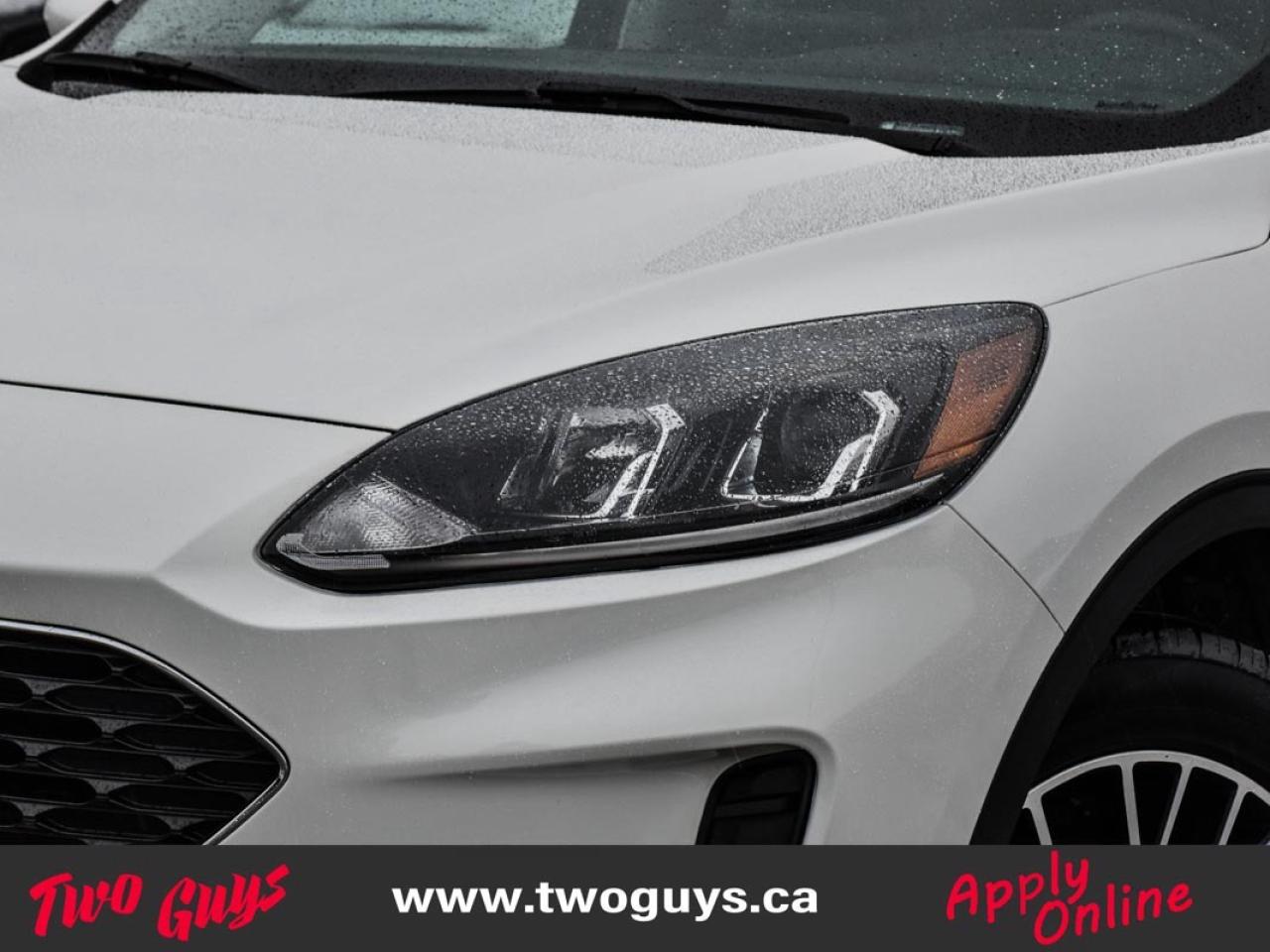 2021 Ford Escape SE   New Tires   Remote Start   Fuel Saver!! Photo