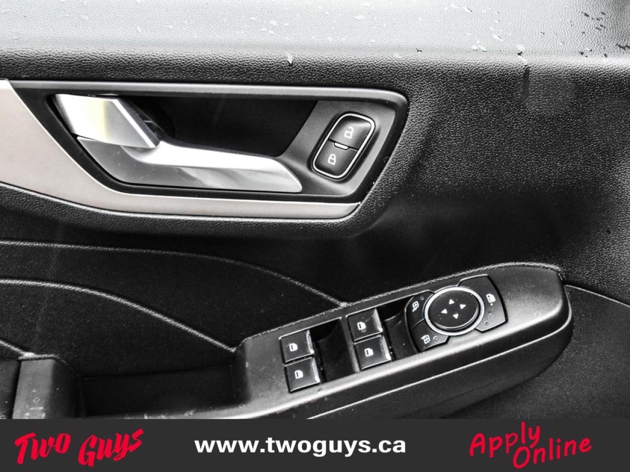 2021 Ford Escape SE   New Tires   Remote Start   Fuel Saver!! Photo