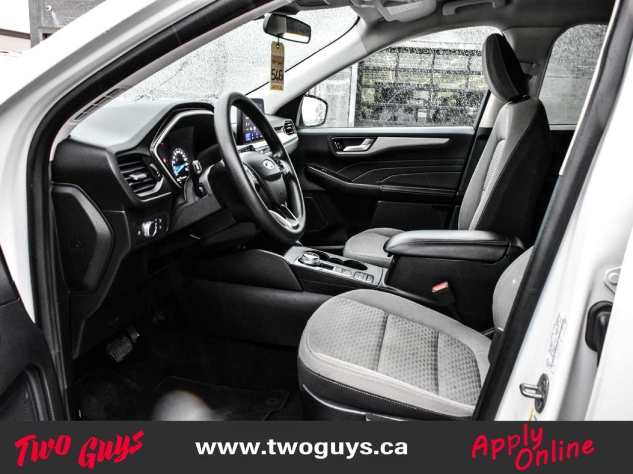 2021 Ford Escape SE   New Tires   Remote Start   Fuel Saver!! Photo