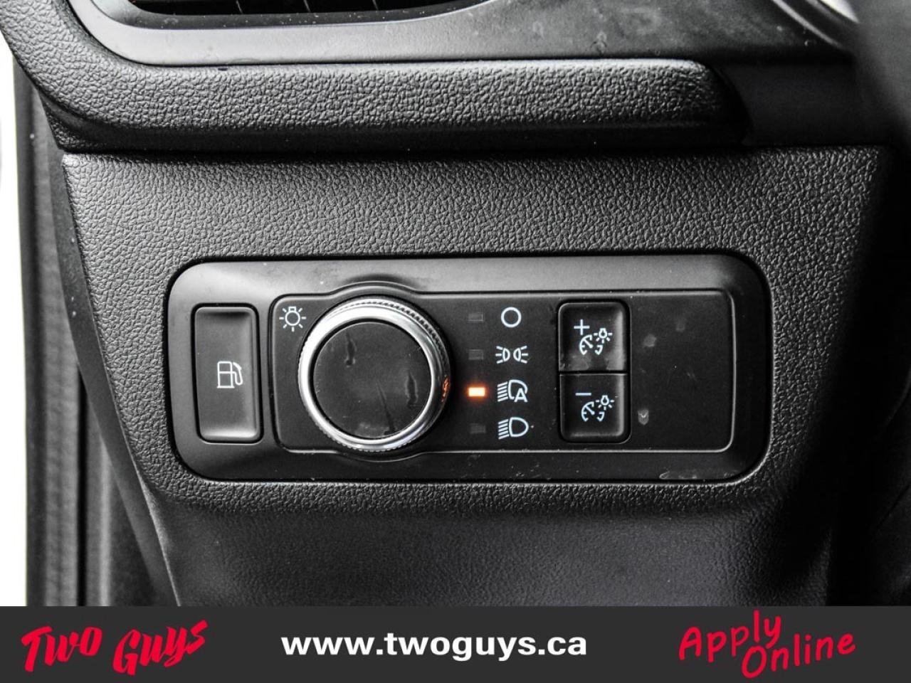 2021 Ford Escape SE   New Tires   Remote Start   Fuel Saver!! Photo