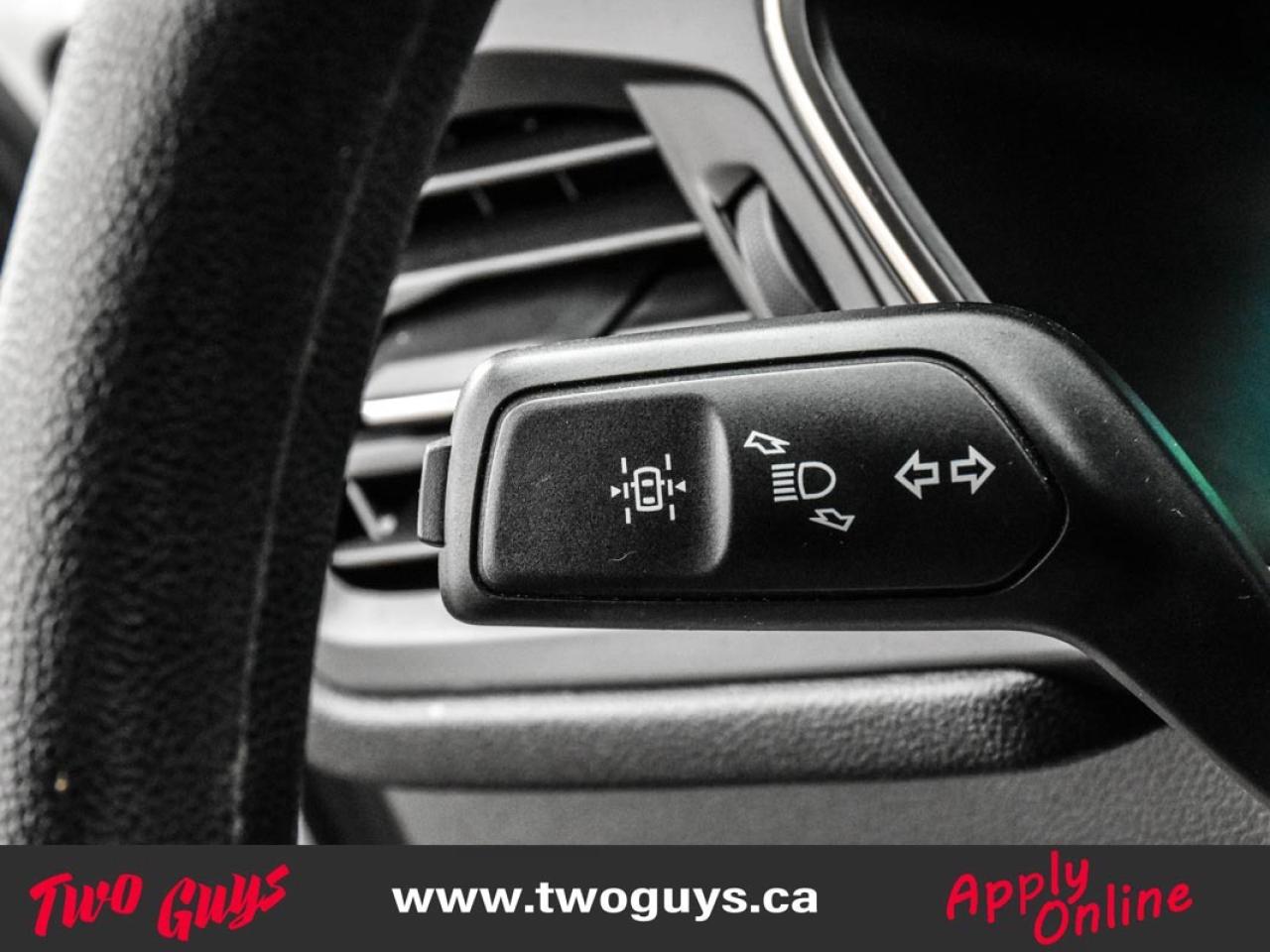 2021 Ford Escape SE   New Tires   Remote Start   Fuel Saver!! Photo