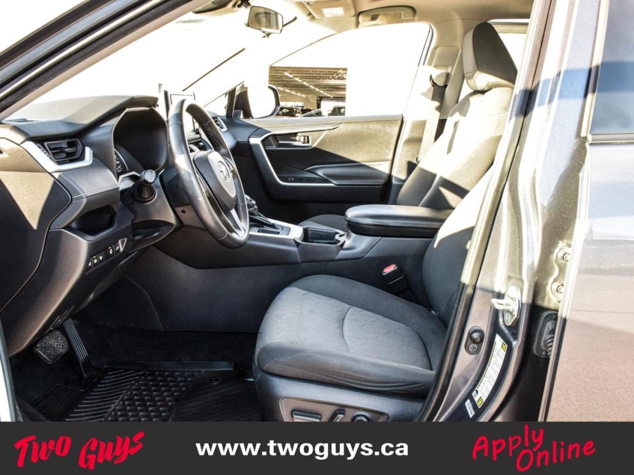 2020 Toyota RAV4 XLE FWD   Sunroof   Htd Cloth   Pwr Hatch Photo