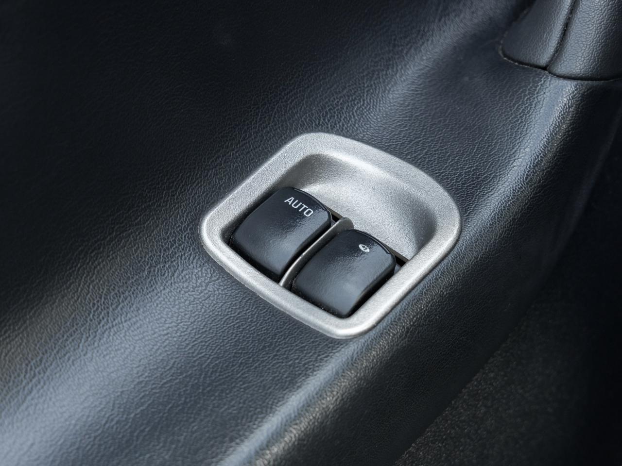 2006 Pontiac Solstice 2dr Conv, 5-SPD Manual!!, 2.4L, 18" Wheels Photo