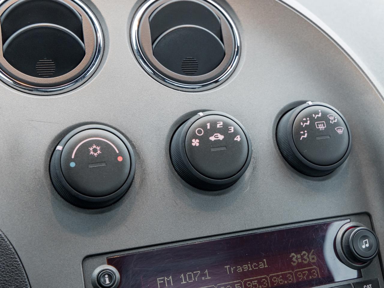 2006 Pontiac Solstice 2dr Conv, 5-SPD Manual!!, 2.4L, 18" Wheels Photo