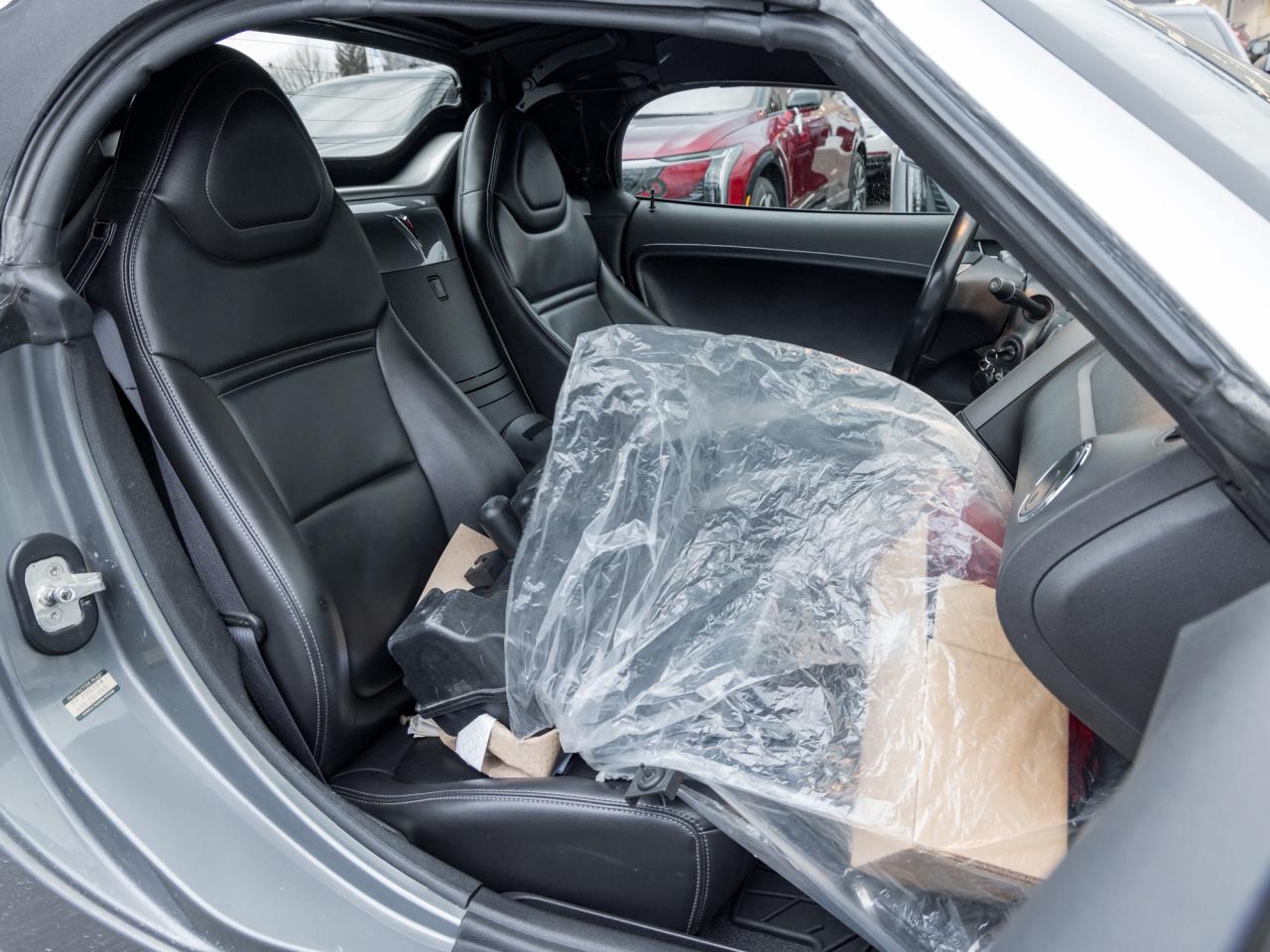 2006 Pontiac Solstice 2dr Conv, 5-SPD Manual!!, 2.4L, 18" Wheels Photo