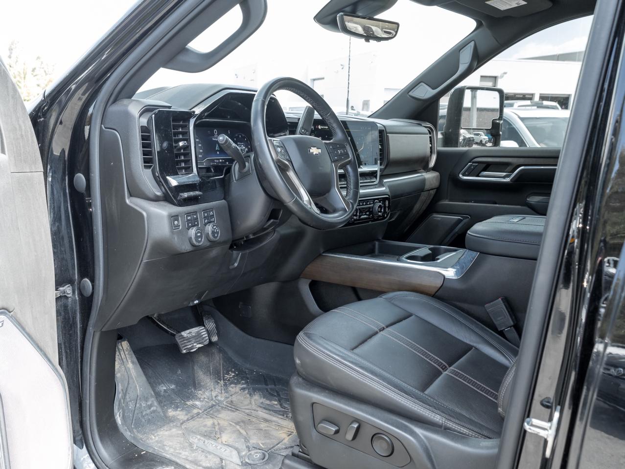 2024 Chevrolet SILVERADO 2500HD No Accident, Trailering, Tech, Off-Rd, Safety Pkgs Photo