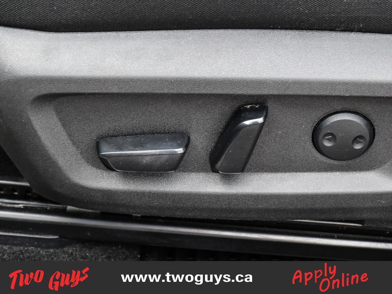 2022 Nissan Rogue SV AWD   Panoroof   Htd Cloth   New Tires Photo