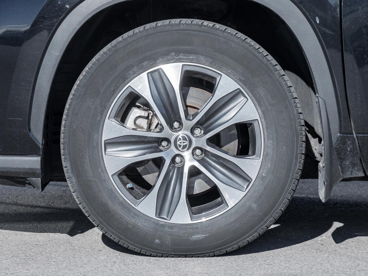 2022 Toyota Highlander XLE AWD Photo3