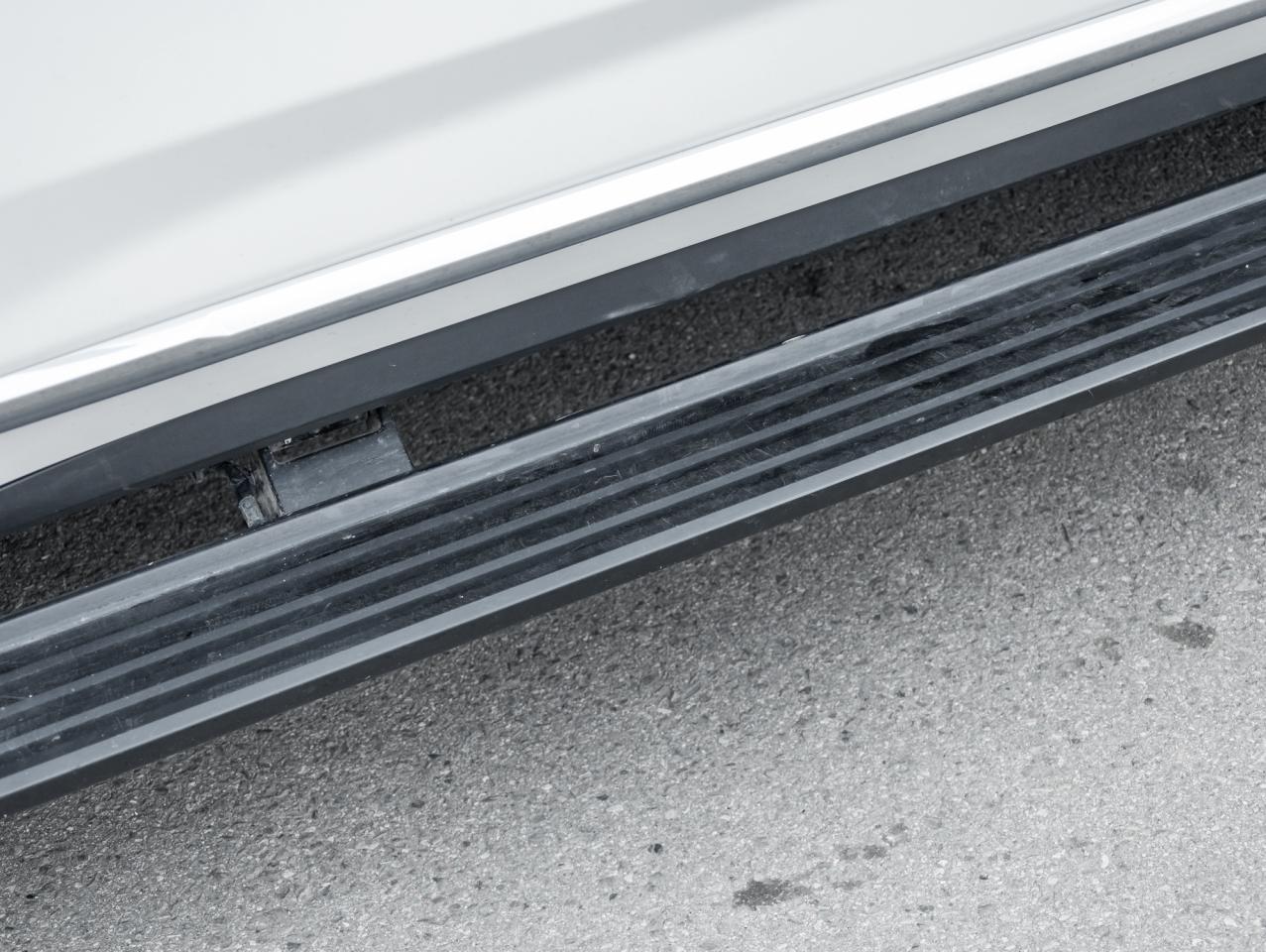 2023 GMC Yukon XL 4WD 4dr Denali, 6.2L, Premium Pkg, One owner Photo