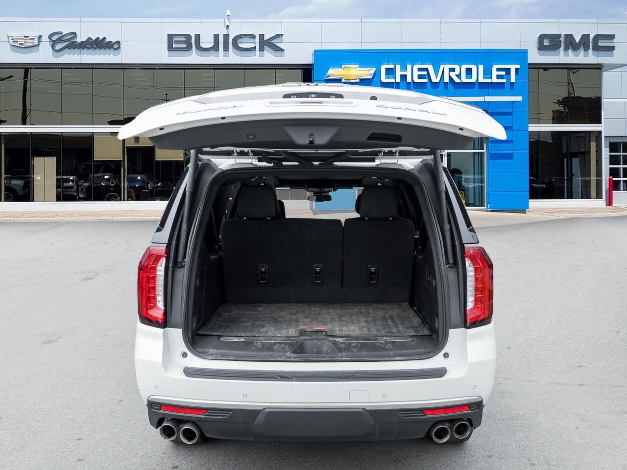 2023 GMC Yukon XL 4WD 4dr Denali, 6.2L, Premium Pkg, One owner Photo