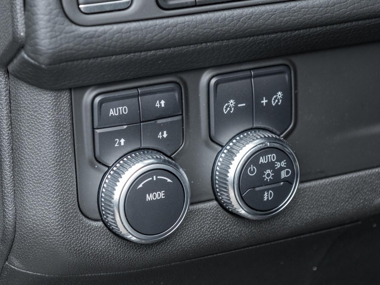 2023 GMC Yukon XL 4WD 4dr Denali, 6.2L, Premium Pkg, One owner Photo