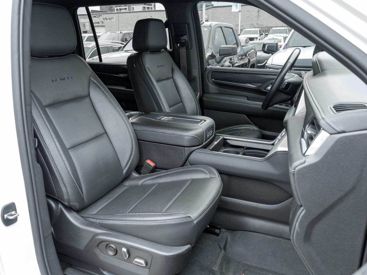 2023 GMC Yukon XL 4WD 4dr Denali, 6.2L, Premium Pkg, One owner Photo