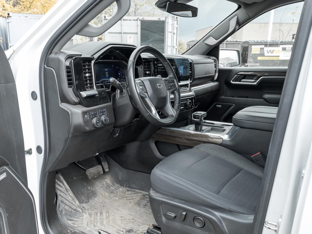 2024 Chevrolet Silverado 1500 4WD Crew RST, True North Pkg, Z71 Off-Road Pkg Photo