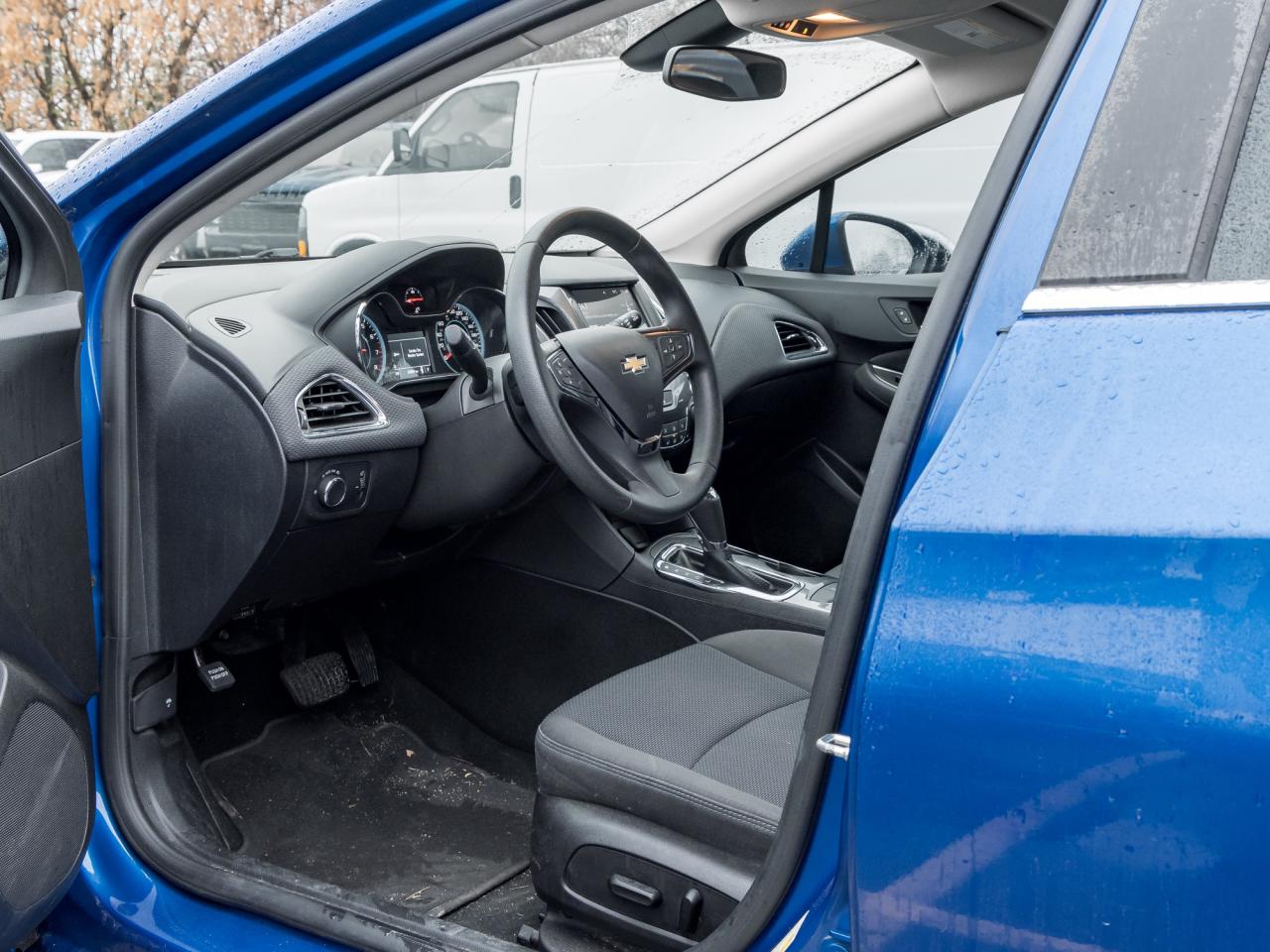 2017 Chevrolet Cruze 4dr HB 1.4L LT w-1SD Photo