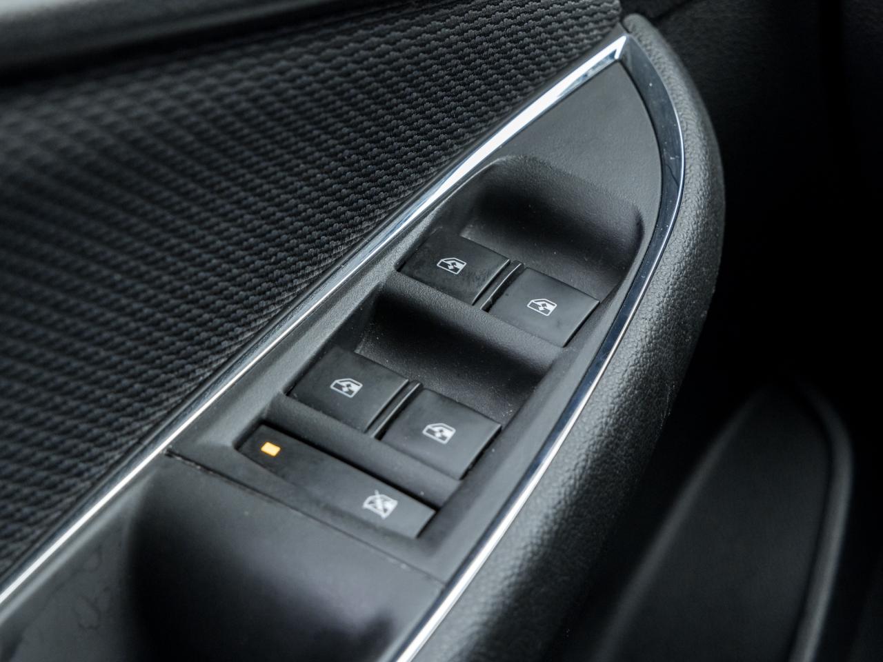 2017 Chevrolet Cruze 4dr HB 1.4L LT w-1SD Photo