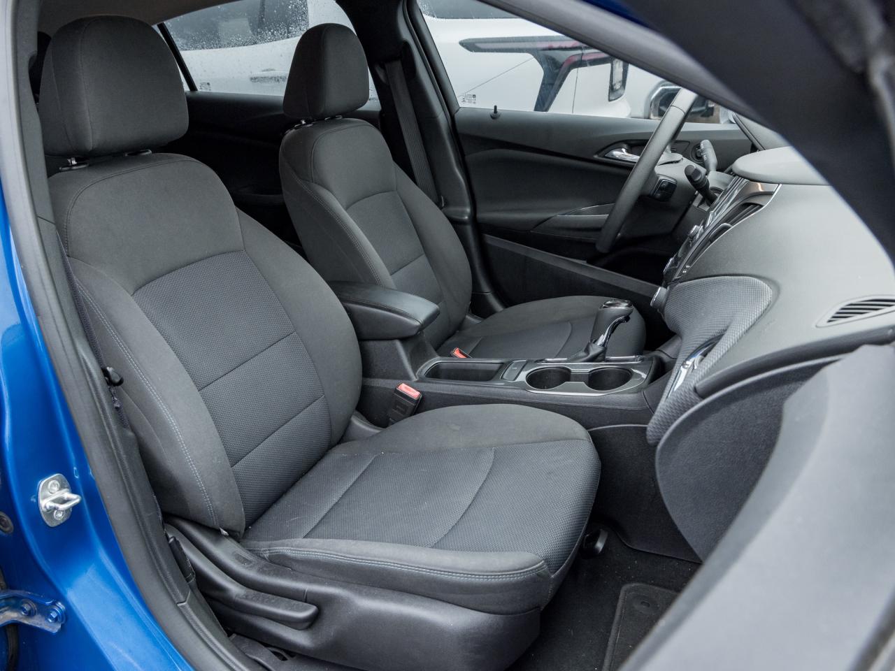 2017 Chevrolet Cruze 4dr HB 1.4L LT w-1SD Photo