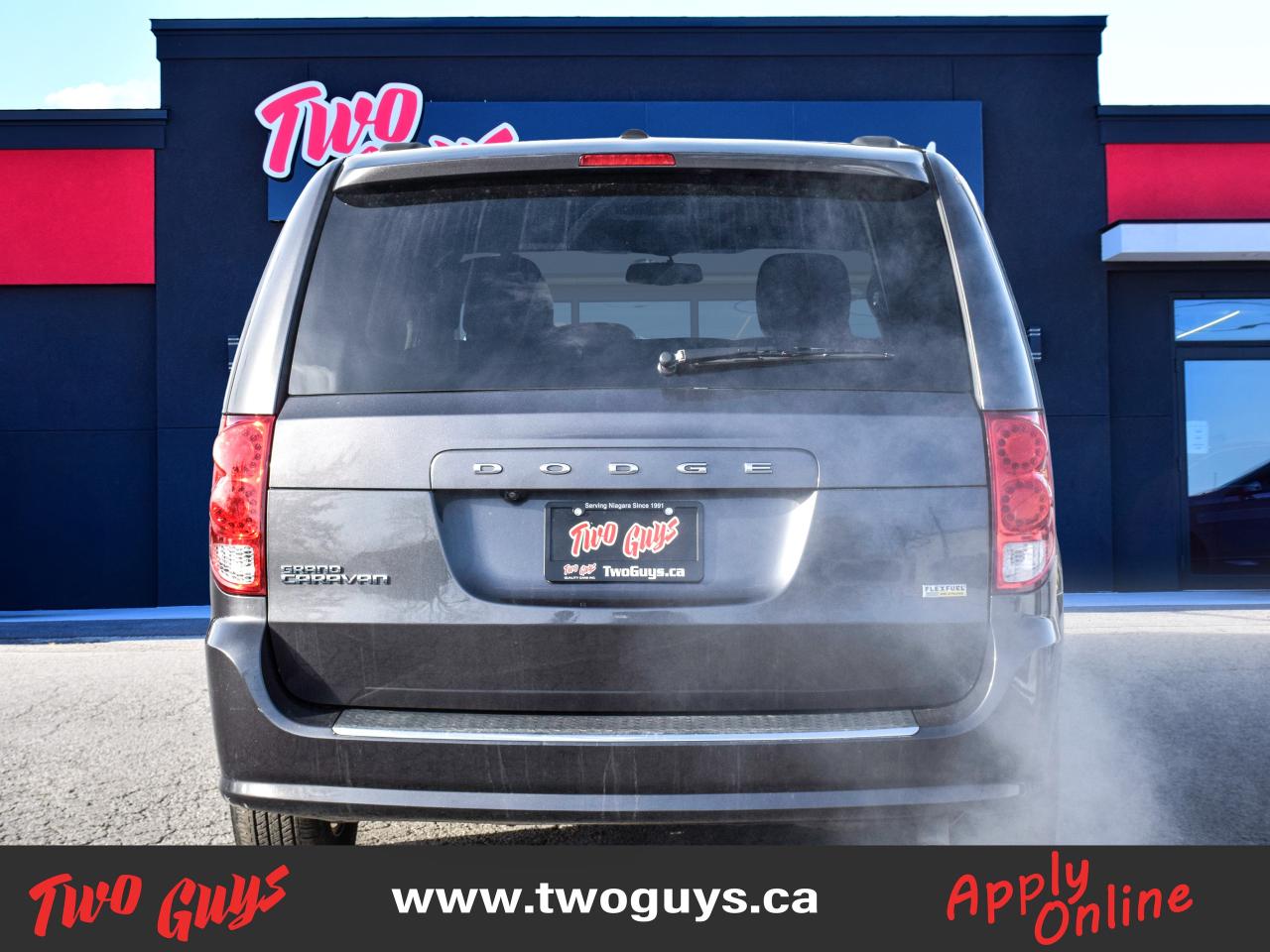 2018 Dodge Grand Caravan SXT Premium Plus 2WD 7 Passenger Back Up Cam DVD Photo4