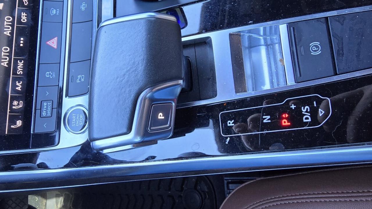 2022 Audi Q7 3.0L V6 - Progressive 7 Passenger - CERTIFIED Photo