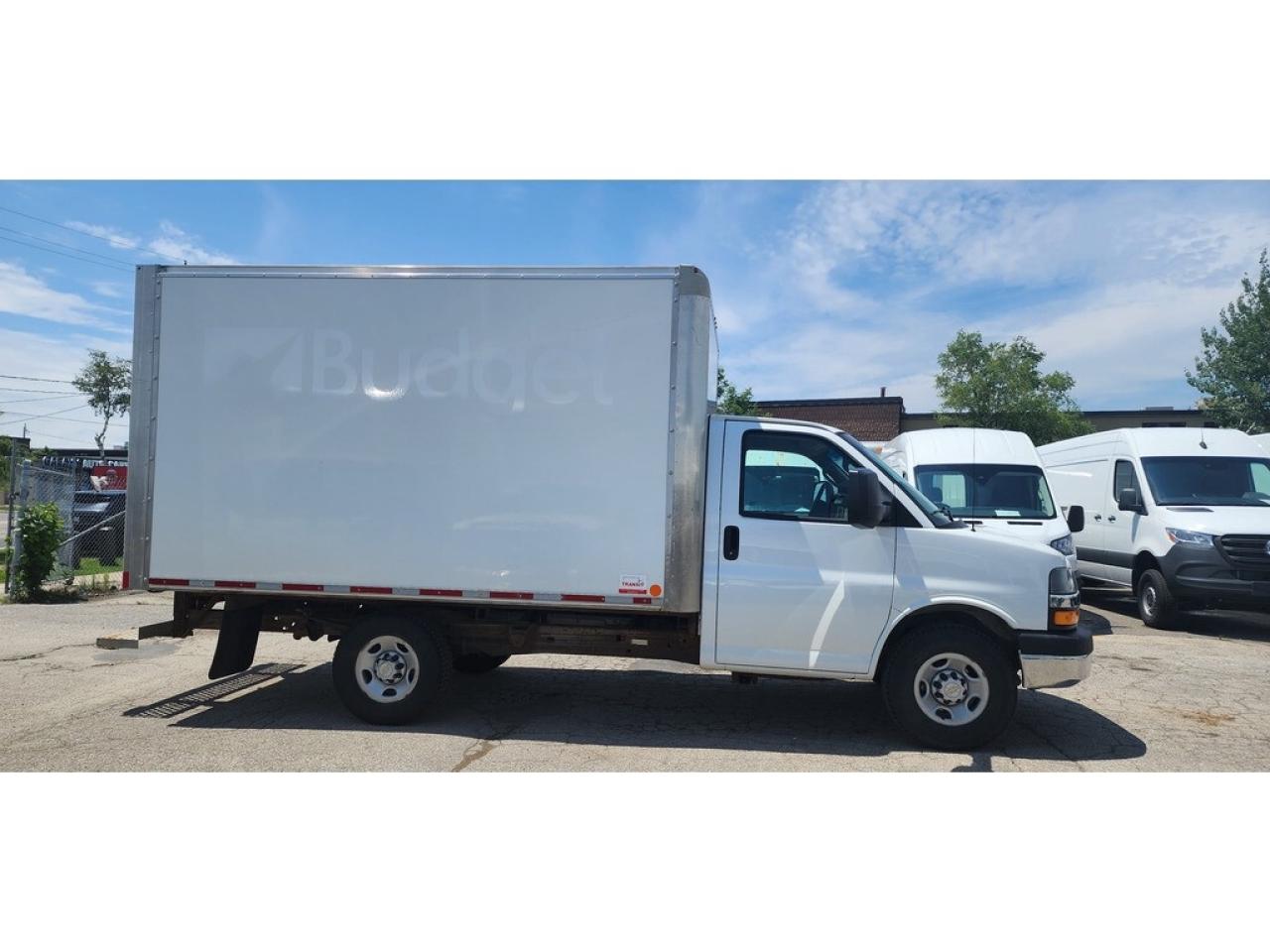 2020 GMC Savana 12Ft Box - 6.0LV8 Gasoline - Pull Out Ramp Photo
