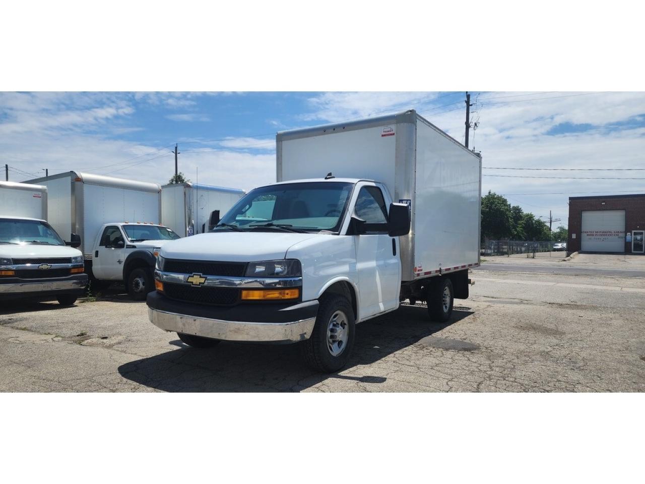 2020 GMC Savana 12Ft Box - 6.0LV8 Gasoline - Pull Out Ramp Photo