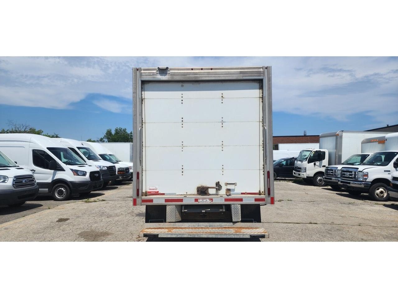 2020 GMC Savana 12Ft Box - 6.0LV8 Gasoline - Pull Out Ramp Photo