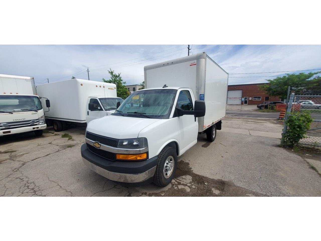 2020 GMC Savana 12Ft Box - 6.0LV8 Gasoline - Pull Out Ramp Photo