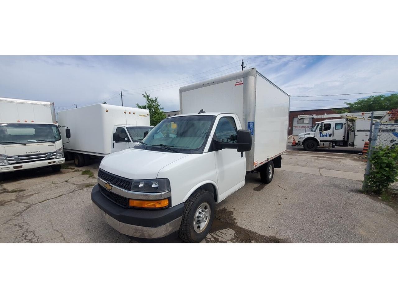 2020 GMC Savana 12Ft Box - 6.0LV8 Gasoline - Pull Out Ramp Photo