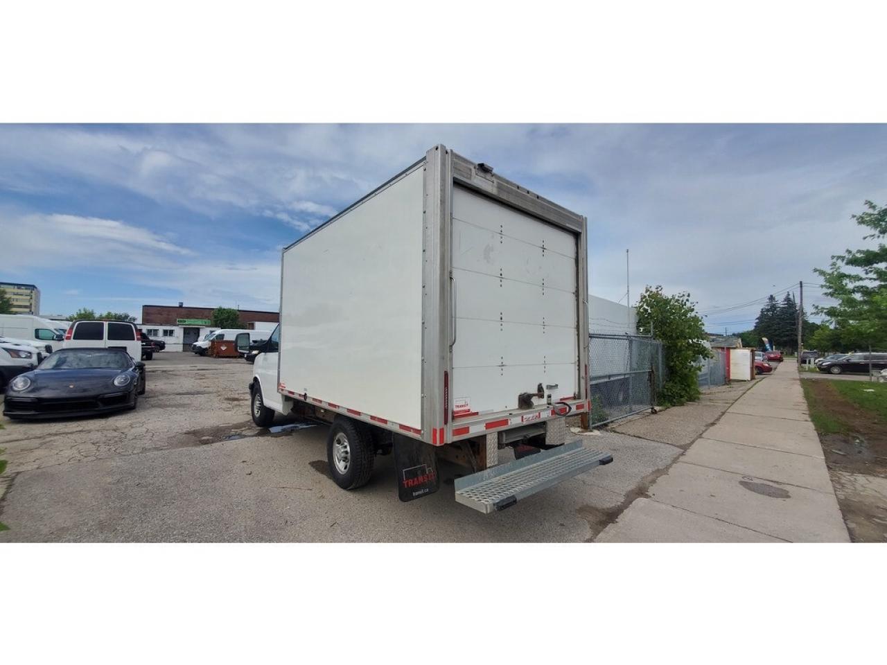 2020 GMC Savana 12Ft Box - 6.0LV8 Gasoline - Pull Out Ramp Photo
