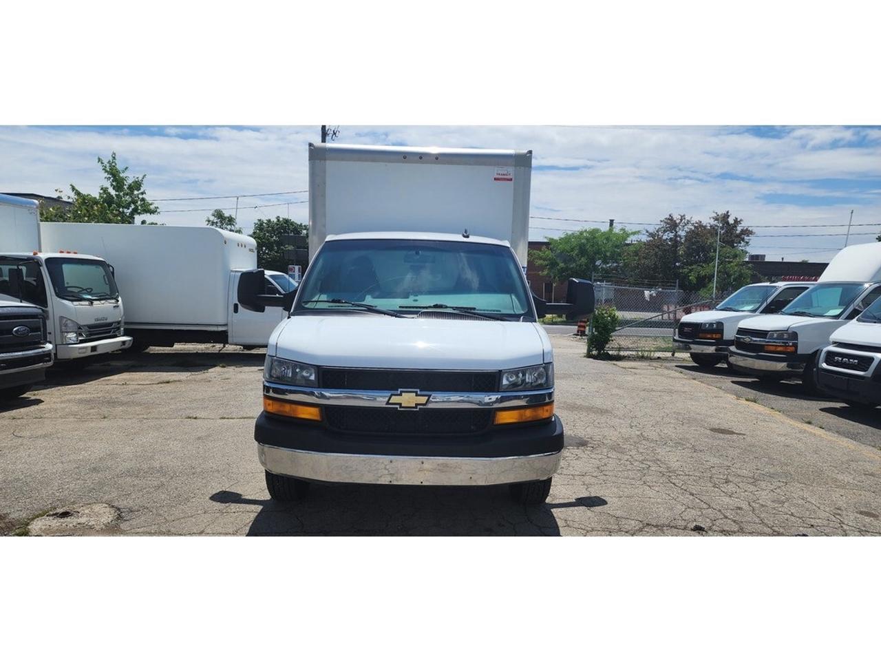 2020 GMC Savana 12Ft Box - 6.0LV8 Gasoline - Pull Out Ramp Photo