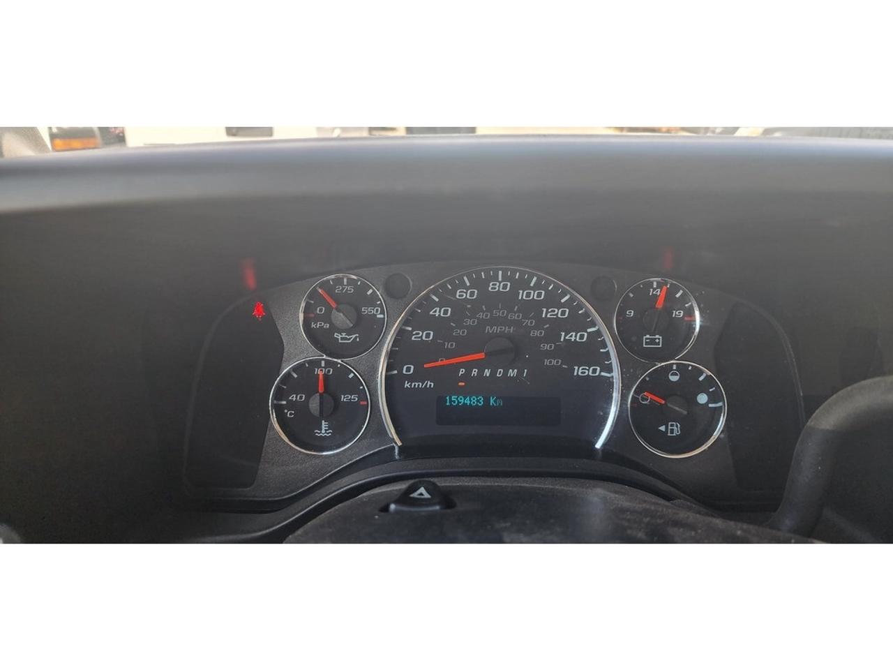 2020 GMC Savana 12Ft Box - 6.0LV8 Gasoline - Pull Out Ramp Photo