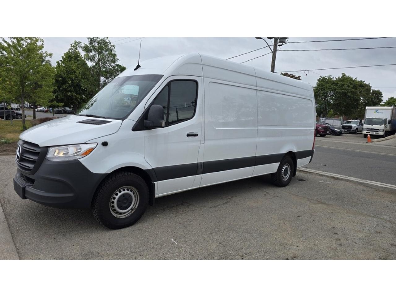 2022 Mercedes-Benz Sprinter Cargo Van 2500 170WB - HighRoof - DIESEL - Highly Optioned Photo3