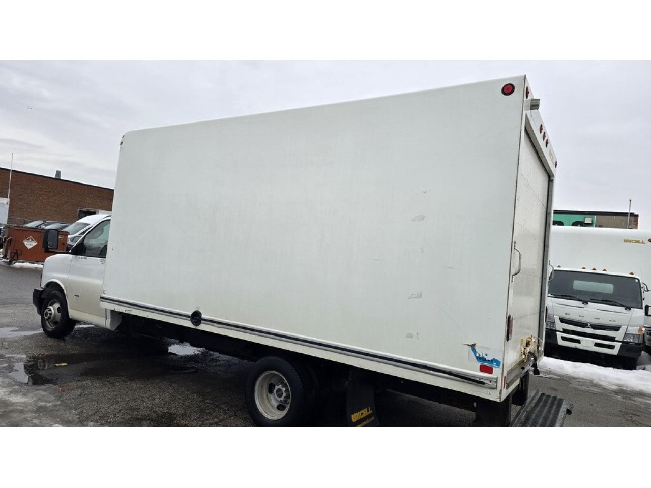 2019 GMC Savana 16Ft Box V8 Gas - Clean Carfax - Certified Photo3