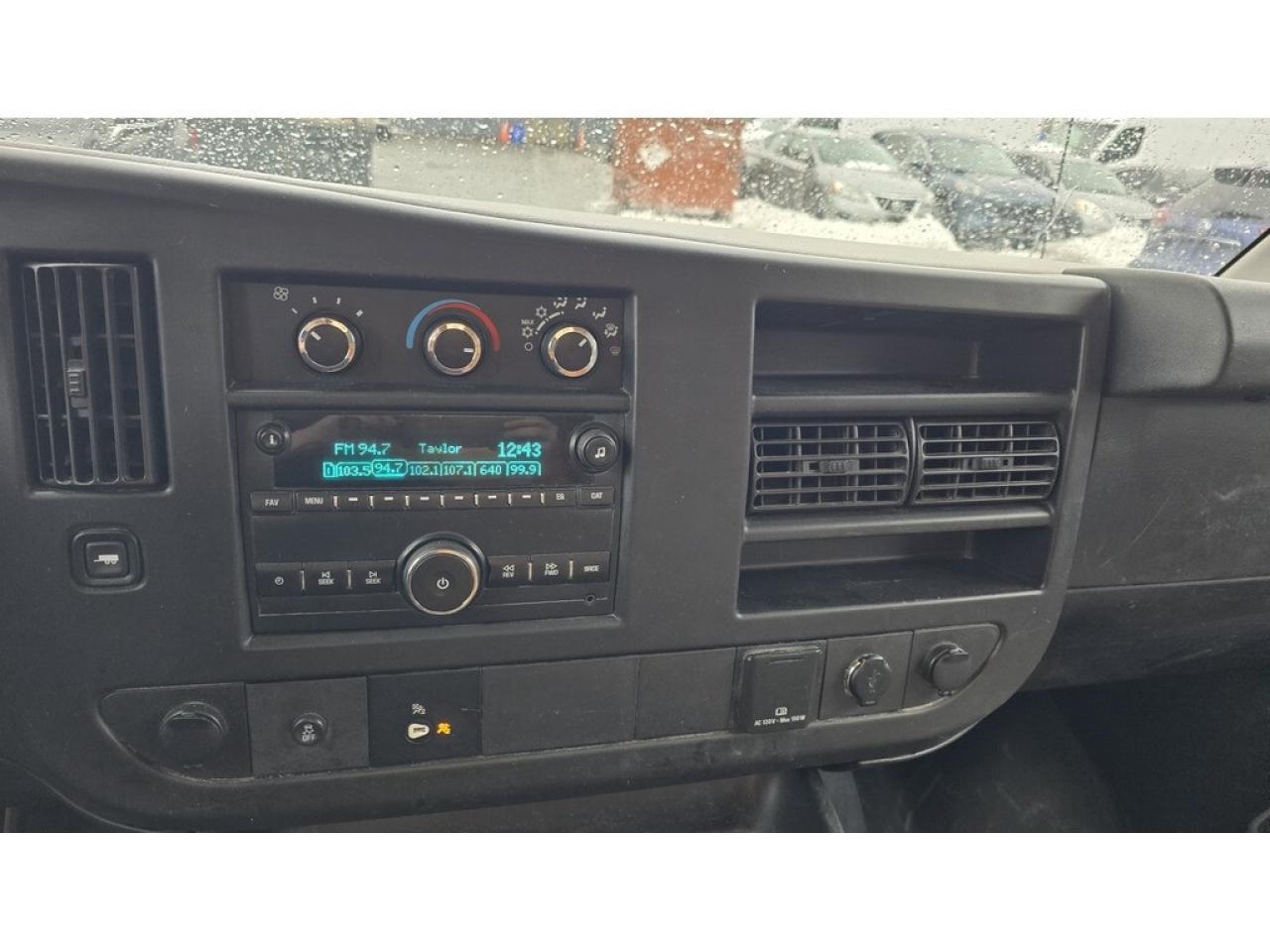 2019 GMC Savana 16Ft Box V8 Gas - Clean Carfax - Certified Photo