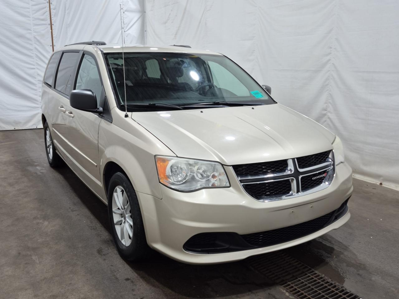 2013 Dodge Grand Caravan SXT !!! 73794 KMS !!!! ONE OWNER !!! CAR FAX CLEAN Photo0