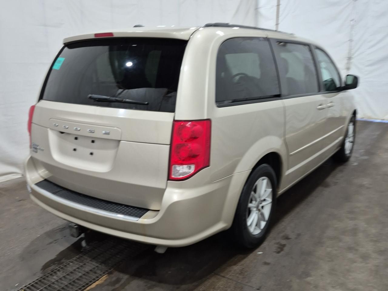 2013 Dodge Grand Caravan SXT !!! 73794 KMS !!!! ONE OWNER !!! CAR FAX CLEAN Photo